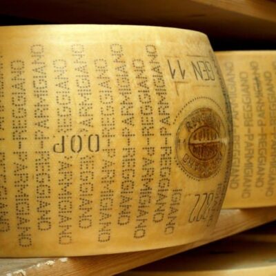 ZEO5ZZ-Parmigiano-Reggiano-Cheese-img5.jpg ZEO5ZZ-Parmigiano-Reggiano-Cheese-img5.jpg